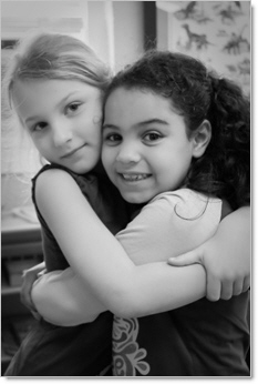 2 kindergartner girls hugging